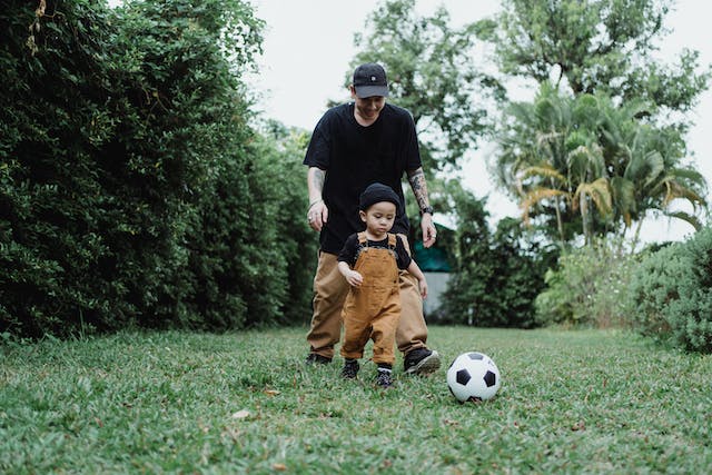 Spiele im Garten Wie man den Garten zum Spielparadies für Groß und Klein macht